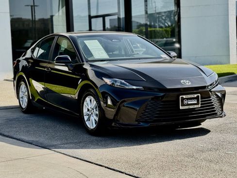 Used 2026 Toyota Camry LE w/ Convenience Package FWD image 8