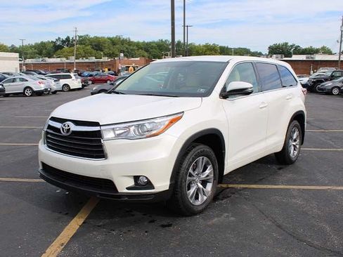 Used 2015 Toyota Highlander Plus AWD/4WD image 2
