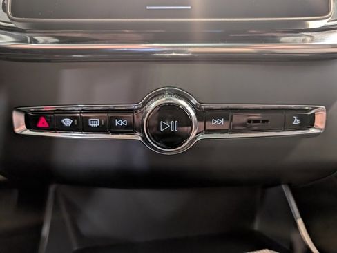 Used 2025 Volvo XC90 T8 Plus image 21