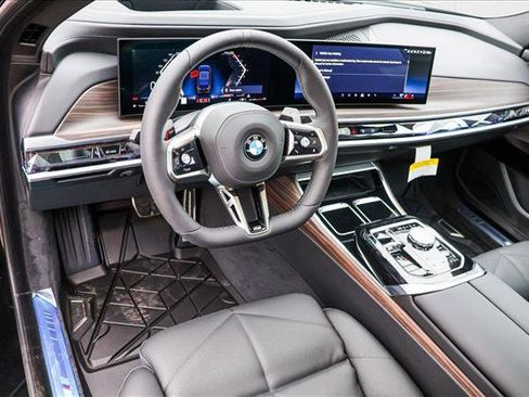 Used 2025 BMW 740i xDrive image 10