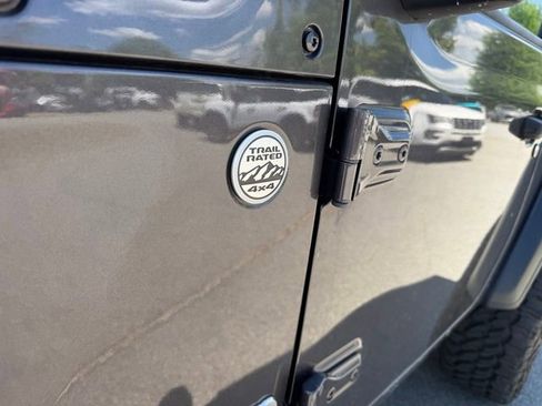 Used 2018 Jeep Wrangler Sport AWD/4WD image 9