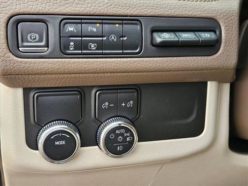 Used 2023 GMC Yukon XL Denali RWD image 21