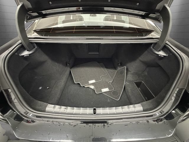 Used 2025 BMW 740i RWD image 25