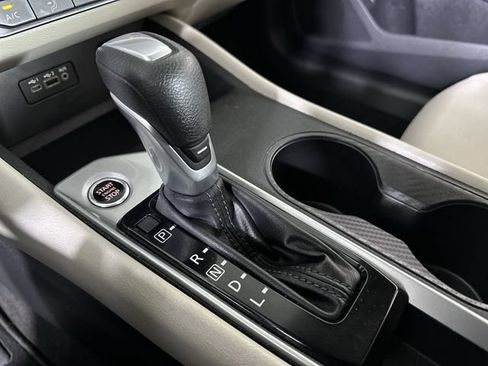 Used 2025 Nissan Altima 2.5 SV FWD image 16