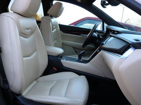 Used 2017 Cadillac XT5 Luxury w/ Driver Awareness Package image 44