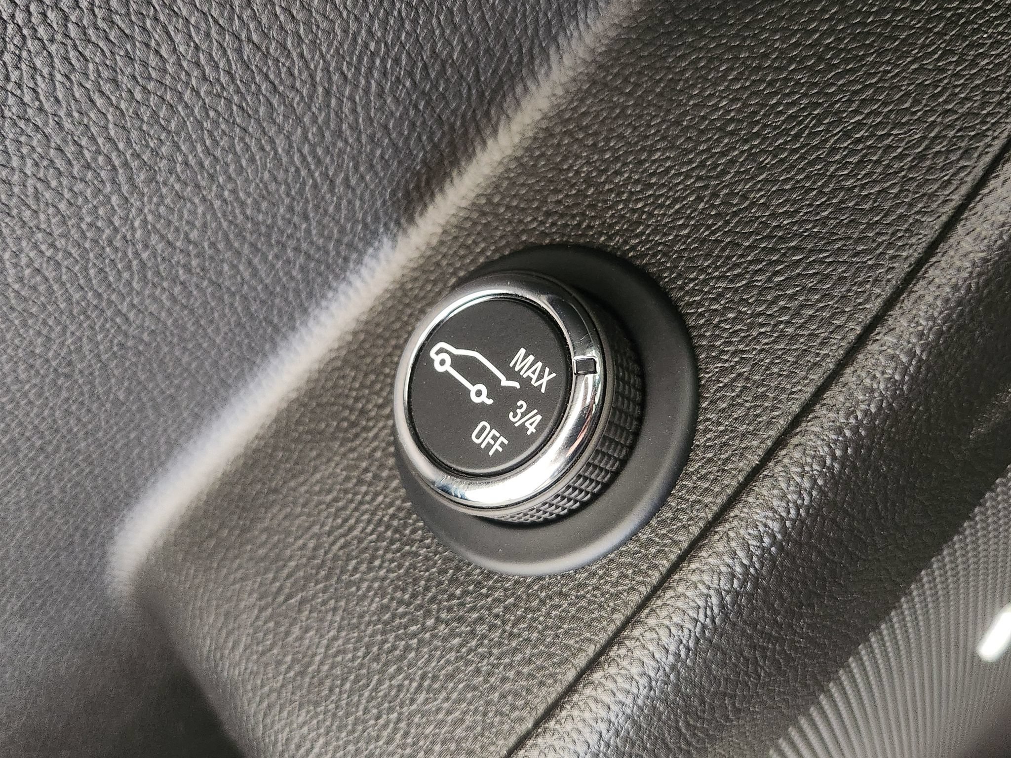 Used 2024 Chevrolet Traverse RS FWD image 23