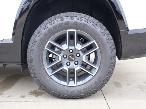 New 2027 GMC Terrain AT4 w/ Convenience Package III AWD/4WD image 40
