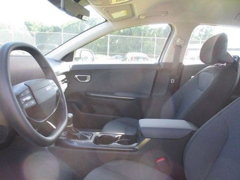 New 2025 Kia K4 LXS image 9