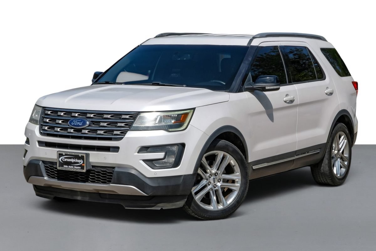 Used 2017 Ford Explorer XLT w/ Equipment Group 202A FWD image 4