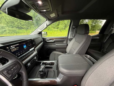 Used 2025 GMC Sierra 1500 Elevation image 17