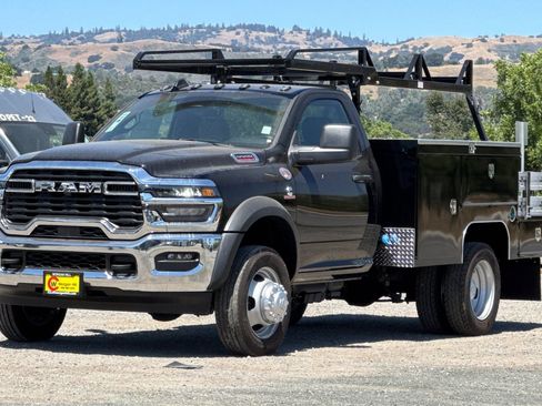 New 2025 RAM 5500 Tradesman w/ Chrome Appearance Group AWD/4WD image 9
