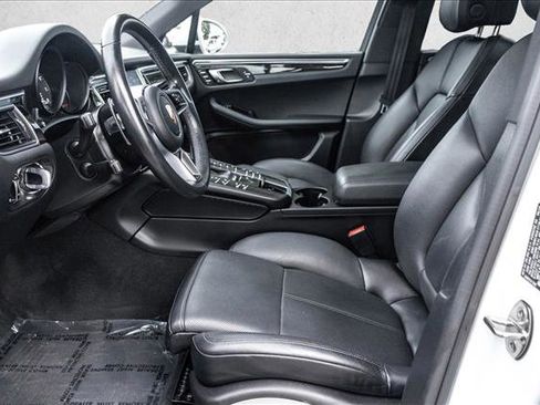 Used 2018 Porsche Macan AWD/4WD image 12