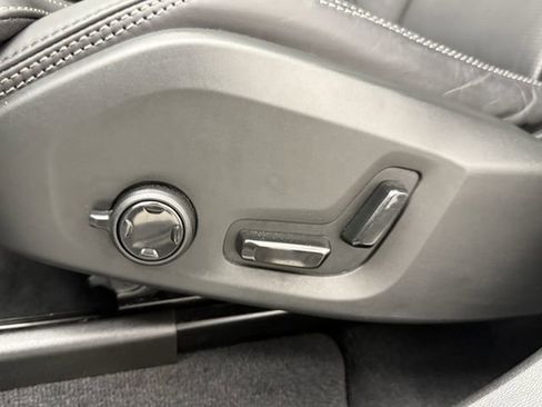 Certified 2023 Volvo XC60 B5 Ultimate w/ Climate Package image 26