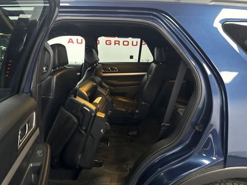 Used 2017 Ford Explorer XLT w/ Equipment Group 202A AWD/4WD image 28