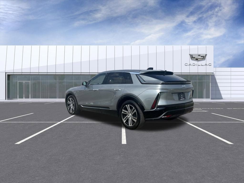Certified 2024 Cadillac Lyriq Luxury AWD/4WD image 4