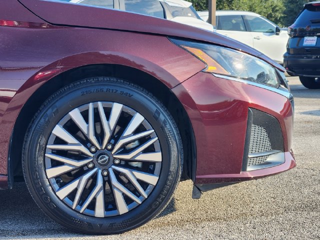 Used 2025 Nissan Altima 2.5 SV FWD image 9
