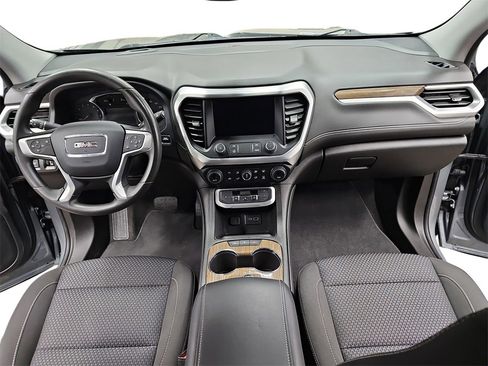 Used 2023 GMC Acadia SLE image 9