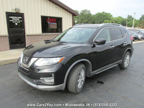 Used 2017 Nissan Rogue SV w/ SV Premium Package FWD image 4