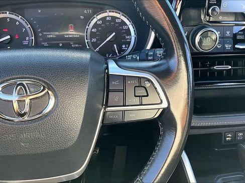 Used 2022 Toyota Highlander XSE image 12