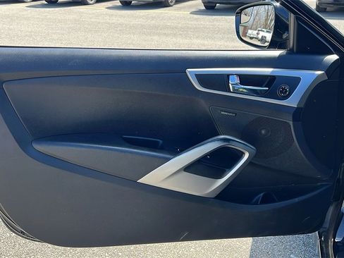 Used 2017 Hyundai Veloster Value Edition image 10