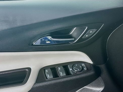 Used 2022 Chevrolet Equinox LS image 24