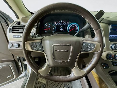 Used 2019 GMC Yukon Denali w/ Denali Ultimate Package AWD/4WD image 9