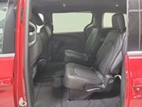 New 2026 Chrysler Pacifica Select FWD image 11