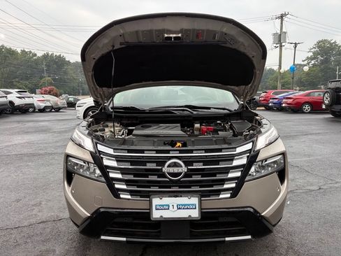 Used 2024 Nissan Rogue Platinum FWD image 10
