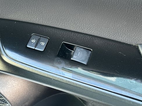 Certified 2022 Toyota Prius LE image 23