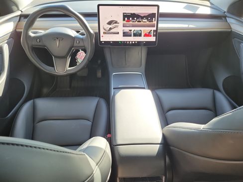 Used 2024 Tesla Model Y Long Range RWD image 13