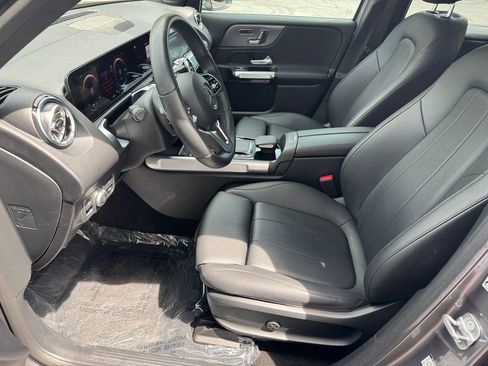 Used 2023 Mercedes-Benz EQB 300 4MATIC w/ Exclusive Package image 10