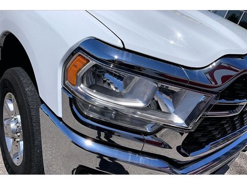 Used 2024 RAM 2500 Big Horn AWD/4WD image 32