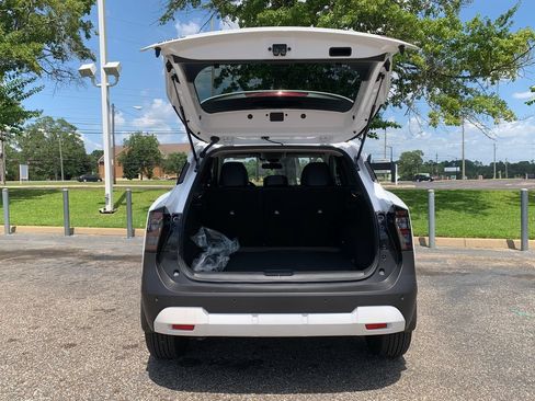 New 2026 Nissan Kicks SR w/ Cold Weather Package FWD image 5