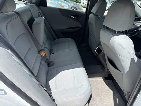 Used 2017 Chevrolet Malibu LT FWD image 9
