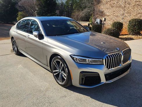 Used 2022 BMW 750i xDrive w/ M Sport Package image 3
