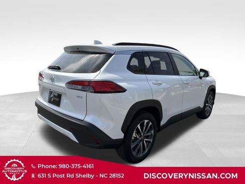Used 2023 Toyota Corolla Cross XLE w/ Convenience Package FWD image 6