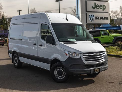 Used 2019 Freightliner Sprinter 3500 image 2