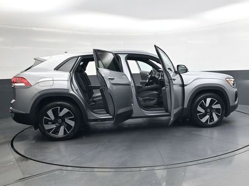 Used 2024 Volkswagen Atlas Cross Sport SE image 39