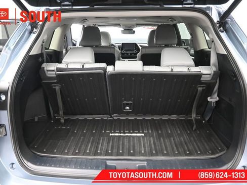 Used 2022 Toyota Highlander XLE AWD/4WD image 33