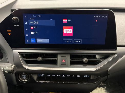 Used 2025 Lexus UX 300h FWD image 21