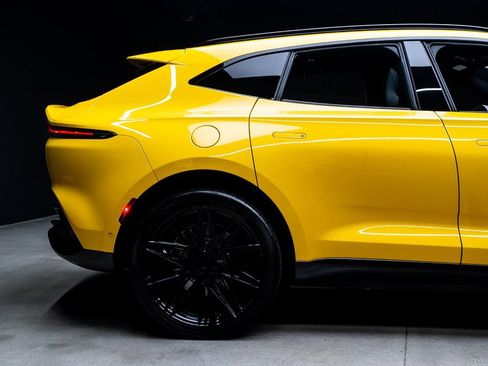 Used 2022 Aston Martin DBX AWD/4WD image 18