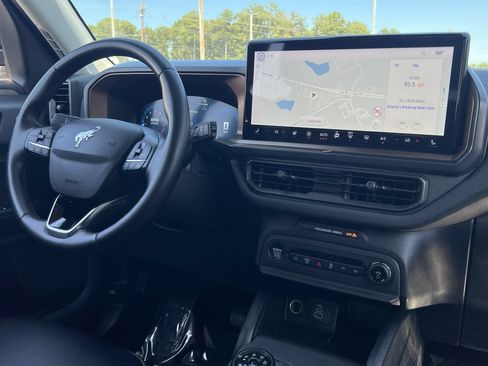 Certified 2025 Ford Bronco Sport Outer Banks w/ Outer Banks Tech Package+ AWD/4WD image 3