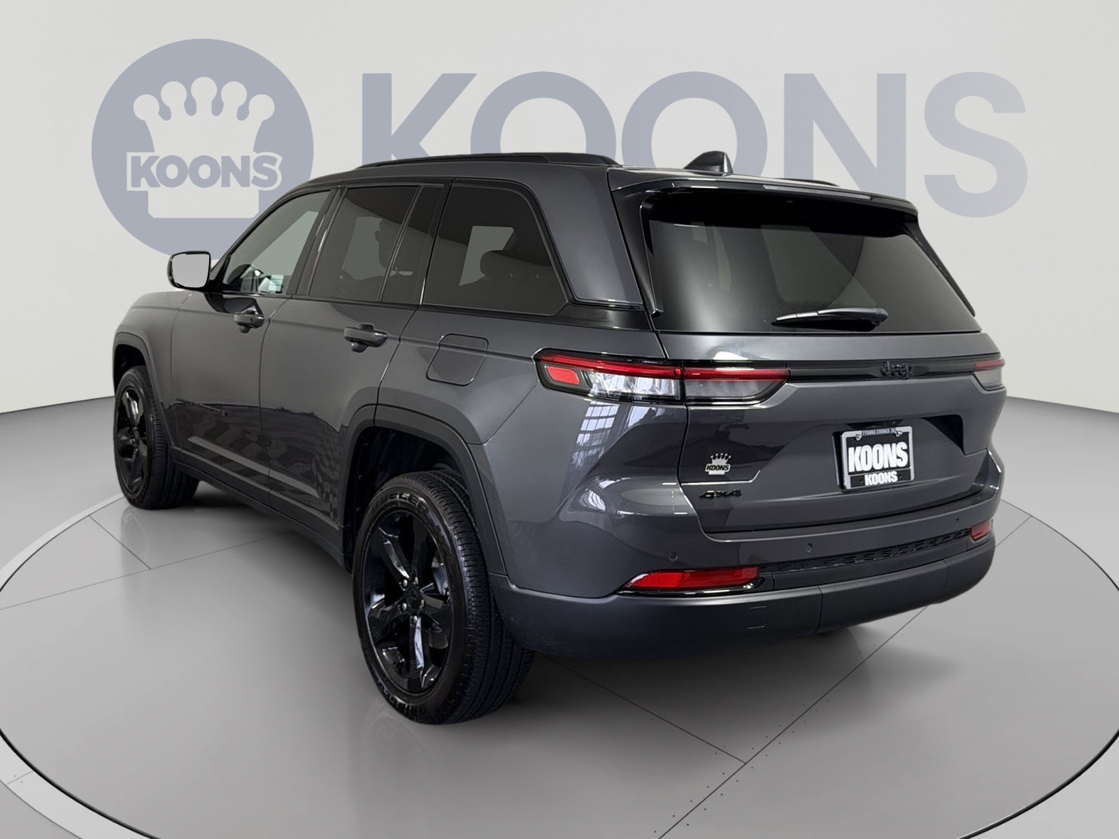 Used 2025 Jeep Grand Cherokee Altitude AWD/4WD image 4