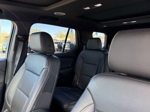 Used 2023 Chevrolet Traverse LT w/ LT Premium Package image 9