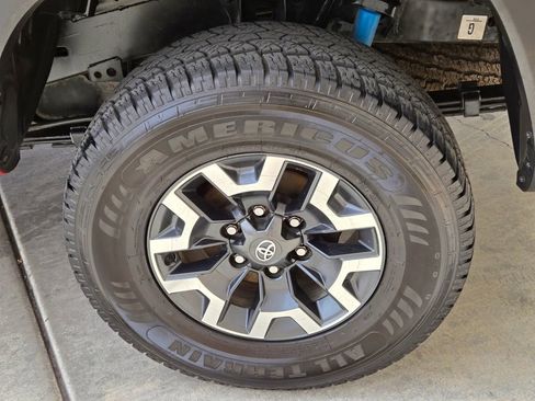 Used 2022 Toyota Tacoma TRD Off-Road image 10