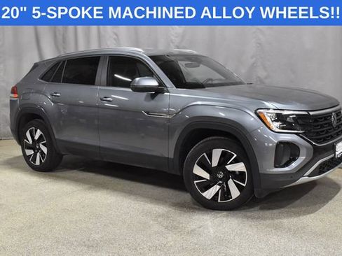 Used 2025 Volkswagen Atlas Cross Sport SE image 3