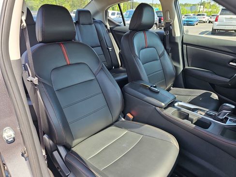 Used 2022 Nissan Sentra SR w/ SR Premium Package FWD image 11