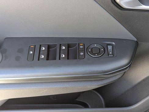 New 2025 Kia K4 LX image 16