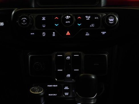 Used 2021 Jeep Wrangler Unlimited Rubicon w/ Dual Top Group AWD/4WD image 46