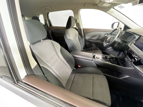 Used 2021 Nissan Rogue SV image 25